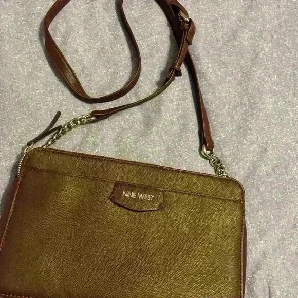 Nine West Crossbody brown with silver hardware. Snap closure and zipper pockets. - Picture 3 of 11